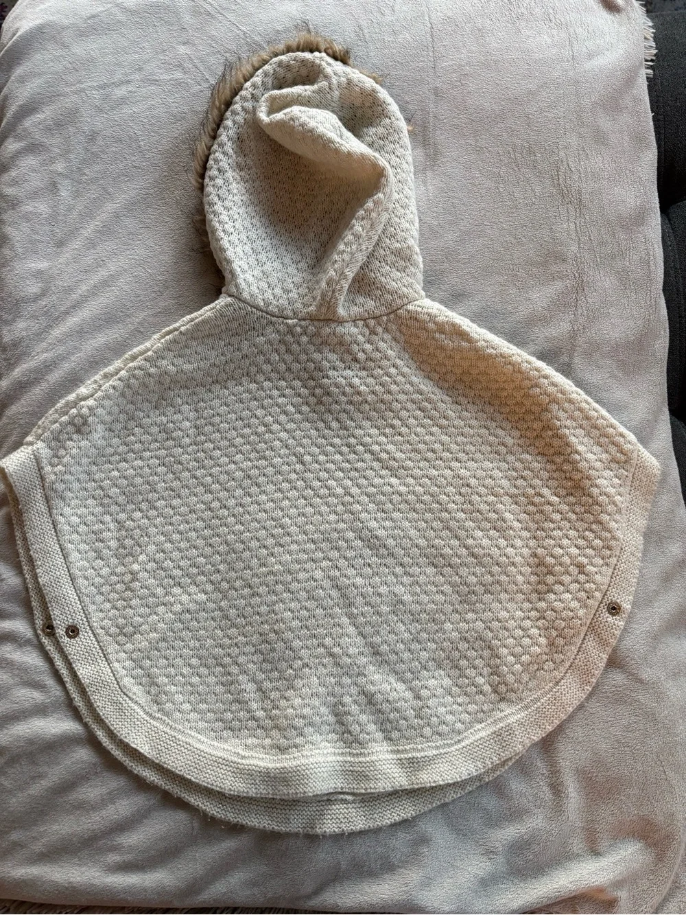 Cream Pullover Sweater Cape w/Brown Faux Fur Trim By Little Lass Size 18 Months